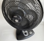 ARNO. Ventilador. 34 X 34  cm na base x 48 cm de diâmetro x 67 cm de altura.