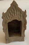 Oratório de madeira. 20 x 42 x 12 cm de profundidade