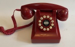 Telefone. 19 x 13 cm na base. 15 cm de altura total