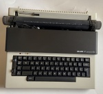 OLIVETTI - ET PERSONAL 50. Máquina de escrever elétrica. 41 x 33 x 13 cm de altura