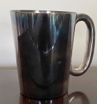 Caneca de metal espessurado a prata. 13 cm de alça à borda x 11 cm de altura