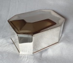 ST. JAMES - Caixa de metal espessurado a prata,  octavada, 16,5 x 13 x 8 cm de altura