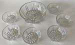 Conjunto para sobremesa em demi cristal translúcido, composto de 7 peças, sendo: Saladeira e 6 bowls. Saladeira: 21 cm de diâmetro x 7,5 cm de altura