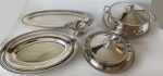 WOLFF. 8 peças de metal espessurado a prata: 3 tgravessas, sendo 1 para peixe; 1 moljheira; 1 legumeira; 1 sopeira e 2 pratos circulares. Travessa para peixe: 50 x 21 cm