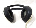 ELETRÔNICO, um (1) antigo fone de ouvido da marca SANSUI, modelo SS-2, possui marcas possessórias e ligeiros sinais de oxidação, usado, não testado e sem garantia.