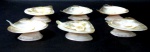DIVERSOS - Conjunto para servir casquinha de siri em madrepérola composto de doze (12) peças, sendo: seis conchas do mar e seis colheres. Medidas: conchas: alt 3,5 cm x comp 11 cm x larg 8,5 cm/ colheres: comp 9 cm.