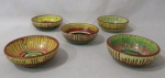 PORCELANA INTER-AMERICAN - PURE PORCELAIN - Cinco bowls em porcelana, com decorações abstratas esmaltadas em rica policromia, marcados no fundo, medindo: alt 4,5 cm x diam 12,8 cm.