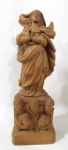 ARTE SACRA - Imaginaria de Nossa Senhora da Conceição esculpida em madeira, medindo: alt 56 cm x comp base 18,5 cm x larg base 12,5 cm.