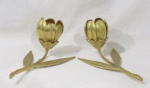 BRONZE - Belíssimo par de flores decorativas em bronze dourado, com pétalas removíveis, medindo: 12 cm de altura x 23 cm de comprimento. Vide foto extra.