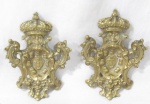 BRONZE - Par de antigos cinzeiros em bronze dourado, ricamente cinzelado com Brasão Imperial em relevo, medindo: comp 15 cm x larg 11 cm.