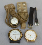 RELÓGIOS, três (3) distintos: 1 com propaganda da SB (SmithKline Beecham), com mostrador branco, caixa em metal dourado e tampa em aço, falta a pulseira, movimento quartz, aparentemente em bom estado, possivelmente demanda nova bateria, medindo 32 mm diâmetro, usado e sem garantia; 1 da marca TECHNOS (o nome vem do Grego TECHNÉ que significa arte ou destreza, fundada em 1900 na Suíça pela família Gunziger; em 1956 o empresario brasileiro Mário Goettems funda a importadora Centauro e ganha a exclusividade da distribuição da marca Technos no Brasil; em 1984 é inaugurada a fábrtica Technos em Manaus, Brasil; em 1994 Mário Goettems compra os direitos da marca e transfere a sede para o Brasil; em 2008 o controle da marca passa para o Fundo de Investimentos e participações GMT; em 2010 abre uma subsidiária na China; em 2013 adquire o Grupo Dumont Saab e passa a deter as marcas Dumont e Condor, além da distribuição no Brasil das marcas internacionais: Fossil; Diesel; Marc Jacobs; Armani Exchange; DKNY; Empório Armani; Adidas e Michael Kors), modelo PREMIER, mostrador branco com algarismos arábicos, possui calendário, movimento quartz, caixa em polímero (quebrada) com aro em metal dourado e tampa em aço, medindo 36 mm diâmetro, falta a pulseira, usado, encontra-se em estado ruim e sem garantia; 1 com marca da grife GUCCI, mostrador branco com algarismos arábicos, movimento quartz, caixa em metal prateado, falta a tampa, pulseira em couro no estado, usado, praticamente uma sucata, sem garantia; 2 partes distintas de pulseiras em couro para aproveitamento da fivela (couro no estado).