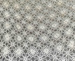 CAMA E MESA, uma (1) colcha de casal, confeccionada em crochê de linha brilhante na tonalidade branca, medindo 300 x 240 cm, usada e com manchas.