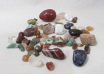 DIVERSOS - Lote contendo sessenta (60) pedras brasileiras semi preciosas, com lapidações e cores diversas, sendo Ágatas e outras. Medidas aproximadas: maior: 6,5 cm de comprimento/ menor: 2,5 cm de comprimento.