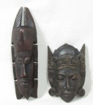 DIVERSOS - Duas máscaras, sendo uma Africana em madeira, e uma Hinduísta em barro cozido. Medidas: maior: 29 cm de altura/ menor: 17 cm de altura. Vide fotos.