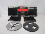 COLECIONISMO - Lote contendo sete (7) antigas fitas para gravador de rolo, sendo quatro MEMOREX 120, uma BASF 540m 1800', em suas respectivas caixas originais, e outras. Med. das caixas: largura 19 cm x 19 cm, aproximadamente.
