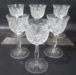 CRISTAL - Seis taças para vinho em cristal europeu translucido ricamente lapidado à mão, com caneluras e sulcos , haste longa e serrilhadas apoiada sobre base circular estrelada. Medida 13 cm X 6,5 cm.