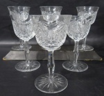 CRISTAL - Seis taças para vinho em cristal europeu translucido ricamente lapidado à mão, com caneluras e sulcos , haste longa e serrilhadas apoiada sobre base circular estrelada. 1 taça com bicado. Medida 13 cm X 6,5 cm.