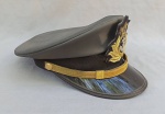 MILITARIA, um (1) quepe da Marinha do Brasil, tonalidade cinza, possui manchas, fabricante ANTÃO FERREIRA Confecções Ltda., estabelecido na Rua Piraquara 1002, RJ, usado.