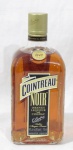 BEBIDAS - Uma garrafa de COINTREAU NOIR, licor com conhaque francês, sabor Laranja. Possui 40% de graduação alcoólica, garrafa lacrada contendo 750 ml de bebida. Não garantimos a integridade do líquido.