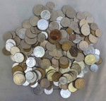 NUMISMÁTICA, aproximadamente 1 kg de moedas, nacionais e estrangeiras, tipos, períodos, valores, estados de conservação e metais diversos, CAÇA AO TESOURO.