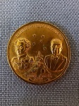 NUMISMÁTICA, uma (1) medalha comemorativa ao Sesquicentenário da Independência do Brasil 1822  1972, Banco do Brasil, desde 1808, anverso com as efígies perfiladas de D. Pedro I e Emílio Garrastazu Médici, confeccionada em bronze dourado, borda cerceada, medindo 19 mm diâmetro.