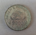 NUMISMÁTICA, Brasil, República, uma (1) moeda de 2000 reis, prata (900 milésimos), data 1913 (anel de estrelas soltas), peso 20 gr., em muito bom estado de conservação ou mais.