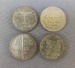 NUMISMÁTICA, Brasil, quatro (4) moedas de 2000 reis, PRATA, sendo: 1 de 1922, comemorativa ao Centenário da Independência do Brasil, 1822 a 1922; 1 de 1932, comemorativa ao IV Centenário da Colonização do Brasil, 1532 a 1932 e 2 de 1935, comemorativa ao Duque de Caxias (Marechal Luiz Alves de Lima e Silva, 1803 a 1880, foi comendante das tropas do Imperador do Brasil), pesando 8 gr., cada uma, todas em muito bom estado de conservação ou mais.