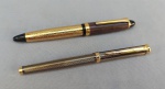 COLECIONISMO, duas (2) canetas tinteiro distintas, uma delas da marca HERO, modelo 280 a outra sem marca de manufatura aparente, confeccionadas em materiais diversos, usadas e bem conservadas, vide fotos.