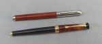 COLECIONISMO, duas (2) canetas tinteiro distintas, ambas com pena IRIDIUM  GERMANY, confeccionadas em materiais diversos, usadas e bem conservadas, vide fotos.