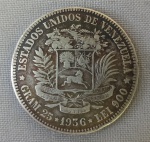 NUMISMÁTICA, Venezuela, uma (1) de 5 Bolívares, PRATA (900 milésimos), cunhada na Philadelphia, 25 gr., muito bom estado de conservação, pequenas batidinhas na serrilha.