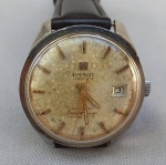 RELÓGIO, um (1) antigo de pulso, Suíço da marca TISSOT (Mathey-Tissot & Company, fundada em 1886 na Vila de Les Ponts-de-Martel; em 1899 construiu uma nova fabrica; em 1914 ganhou o Grand Prix na Exposição Nacional; em 1969/70 Elvis Presley adquiriu diversos relógios personalizados da marca; ainda em funcionamento), modelo SEASTAR SEVEN MILITAR, mostrador com calendário, mecânico, automático, funcionando, caixa e tampa em aço, medindo 35 mm diâmetro, pulseira em couro, usado e sem garantia.