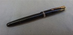 COLECIONISMO, uma (1) antiga caneta tinteiro da marca PARKER, pena adaptada IRIDIUM, usada, predominância da tonalidade preta, vide fotos extra.