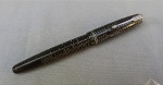 COLECIONISMO, uma (1) antiga caneta tinteiro da marca PARKER, VACUMATIC, Made in USA, usada, predominância das tonalidades preta e prata, vide fotos extra.