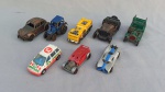 BRINQUEDOS, oito (8) carrinhos miniatura: 1 Benz Limousine 1910, marca LESNEY, medindo 8 cm (faltando parte); 2 da marca MATTEL; 1 da marca MATCHBOX; 1 da marca HOTWHEELS e 3 sem marca, usados alguns com defeitos e perdas.