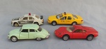 BRINQUEDOS, quatro (4) carrinhos miniatura: 1 Ferrari Dino 246 GT, marca MAISTO, escala1/36; 1 Chevrolet Caprice, marca KINSMART, escala 1/43; 2 outros sem marca, todos usados.