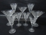 CRISTAL - Nove taças em fino cristal europeu decorada com caneluras ,palmas e pingos de diamante, haste facetada apoiada sobre pé circular estrelado. Modelos e tamanhos diferentes. 4 taças com ínfimos bicados .Medida maior 17 cm X 9 cm e menor 10 cm X 5 cm. 