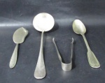 METAL - Lote contendo 4 peças em metal espessurado à prata sendo 1 concha da manufatura ALFENIDE , 1 pegador de gelo, 1 espátula para peixe WOLF e 1 colher de arroz da manufatura CHRISTOFLE. Medida maior 33 cm e menor 16 cm.