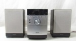 SOM - Aparelho COMPACT DISC DIGITAL/ AUDIO (SISTEMA MICROCOMPONENTE DE SOM), marca SONY, Modelo HCD-EH15, CA: 127V/220V 50/60Hz - 25W, acompanha suas respectivas caixas de som em madeira com frente em tecido, medindo: aparelho: alt 24 cm x comp 20 cm x larg 15,5 cm/ caixas: alt 24,5 cm x comp 15 cm x larg 13,5 cm. Não testadoS e sem garantias de funcionamento.