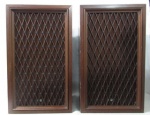SOM - PIONEER - Par de antigas caixas de som confeccionadas em madeira, da marca PIONEER, Modelo: CS-53, Max. Input: 50W, Impedance: 8, com parte frontal gradeada, usadas. Medidas: 64 cm de altura x 38 cm de comprimento x 30 cm de largura. Não testadas e sem garantias de funcionamento. No estado, vide fotos!