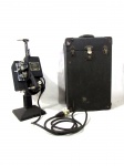 DIVERSOS - Antigo projetor Kodascope de 16 mm, modelo EE, série II,  campo de filmes, acondicionado em caixa de madeira com alça e aplicações em metal. Não estado e sem garanta de funcionamento. (incompleto). Medidas da caixa: alt: 46 cm: comp: 38,5 cm: prof: 21 cm.