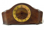 RELÓGIO - Caixa de madeira para relógio de mesa, possivelmente Sorel, com dois furos. No estado, conforme fotos extras. Altura: 21 cm: comprimento: 49 cm: profundidade: 14 cm.