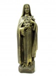 ARTE SACRA - Imaginária de Santa Terezinha confeccionada em estuque, ricamente detalhada e patinada com folhas de ouro velho. Med. altura: 29 cm: base: 7,5 x 7,5 cm.