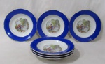PORCELANA - REAL S. PAULO - Seis pratos fundos em porcelana nacional vitrificada branca, galeria central apresentando cena galante em rica policromia, seguida de friso dourado, bordas ligeiramente onduladas e adornadas com larga faixa na tonalidade azul, finalizando com filetes em pintura à ouro, marcados no fundo, medindo: 23 cm de diâmetro. Em perfeito estado!