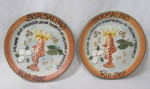 FAIANÇA - RESTAURANTE DA BOA LEMBRANÇA - RIO 2006/ 2007 - Dois pratos decorativos em faiança, pintados à mão com rica policromia, com as inscrições "BORSALINO" e cenas intituladas "SALMONE ALLA PRINCEZA DONA THEREZA DE ORLEANS E BRAGANÇA", marcados no fundo, medindo: 25,5 cm de diâmetro. Vide fotos!