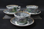 FAIANÇA - WOODLAND - WOOD & SONS - BURSLEM ENGLAND - Três xícaras para chá com seus respectivos pires, em faiança inglesa vitrificada branca, apresentando bucólica cena de fazenda policromada, seguida de bordas ricamente decoradas com motivos vegetalinas, finalizando com faixa em zig zag, alças vazadas, marcados no fundo. Medidas: xícara: alt 6 cm x diam 9,5 cm/ pires: 14,5 cm. Em perfeito estado! Vide fotos!