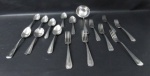 FAQUEIRO - Parte de faqueiro com 16 peças sendo 7 garfos de jantar, 7 colheres de sopa, 1 concha e 1 colher para molho. Modelo, tamanho e decorações distintas.