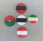 BRINQUEDOS, cinco (05) botões para futebol de mesa, listados com tamanhos entre 2,5 e 3,0cm, galalite; usados.