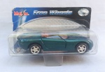 BRINQUEDOS, miniatura do Jaguar XK 180, modelo conversível, da série Free Wheels, MAISTO, escala 1:43, cor verde. Produzido em metal, com detalhes e pneus em plástico, rodas livres, medindo aproximadamente 11cm de comprimento; na embalagem original lacrada, no estado.