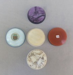 BRINQUEDOS, cinco (05) botões para futebol de mesa, com tamanhos 4,5 cm, galalite; usados.
