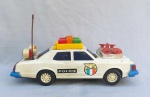 BRINQUEDOS, carro bate e volta Radar Patrol de polícia, manufatura Milmar, anos 90, medindo 36cm de comprimento aproximadamente; usado, funcionamento à pilhas, não testado, sem garantias.